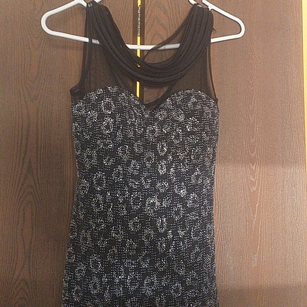 Dress - Picture 3 of 4